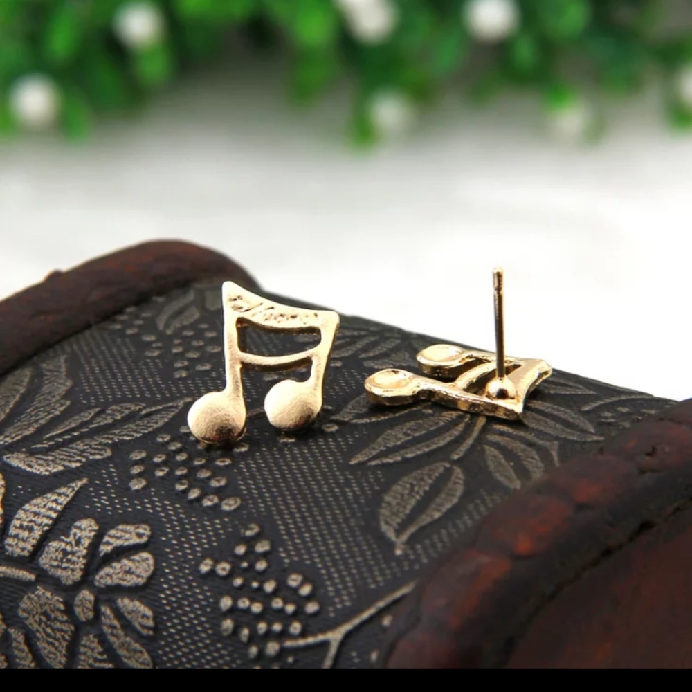 Earings - Picture 2 of 2